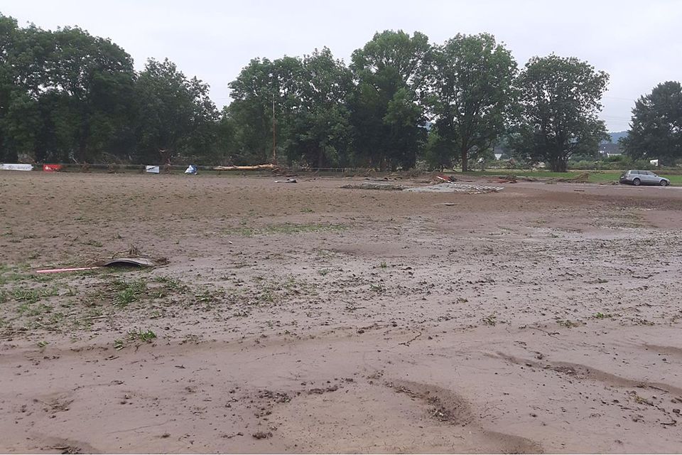 Der Platz von Rhein-Ahr Sinzig ist vollkommen zerstört.