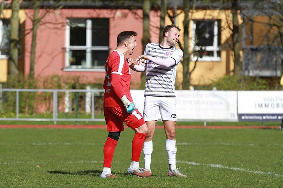 Keeper Jordan Haarig (TSV Friedrichsberg) und Erik Wegner hatten auch im zweiten Spiel gegen den SVE Comet große Freude.