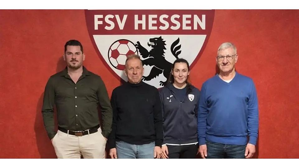 Der neue Vorstand des FSV Hessen Wetzlar: (v.l.) Ioannis Arabatzis (Vorsitzender), Klaus Diehl (stellvertretender Vorsitzender), Lara Einig (Kassiererin) und Harry Stinglwagner (Schriftführer). © FSV Hessen Wetzlar