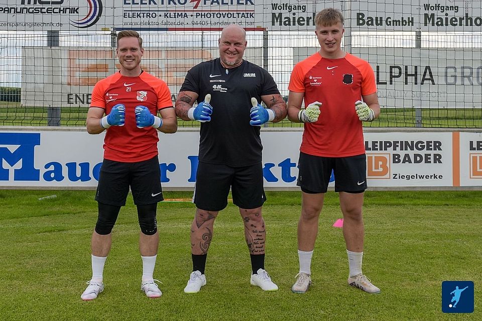Sieben Jahre lang kümmerte sich Markus Mitterreiter (Mitte) um die Torhüter in Hankofen. Sieben Jahre lang kümmerte sich Markus Mitterreiter (Mitte) um die Torhüter in Hankofen.