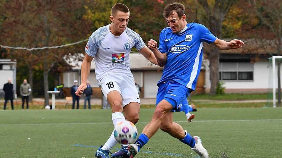 Daniel Bohl vom TSV Schott Mainz (rechts, im Duell mit Gonsenheims Max Klein) freut sich bereits auf das Verbandspokal-Finale gegen den FKP und das Wiedersehen mit einigen guten Kumpels. 	Archivfoto: Kristina Schäfer/hbz