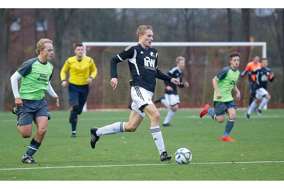 Während Spelles A-Jugend um Fabian Preun (in Schwarz) Laxten folgen will, fällt das Heimspiel von Lingens Nachwuchs aus. Foto: Scholz