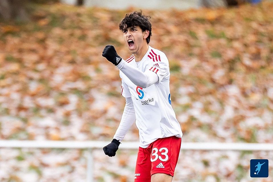 Silas Lindenblatt schreit es raus. Der VfL Güldenstern Stade steht mächtig unter Druck.
