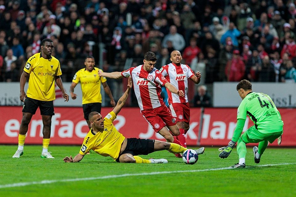 Im Halbfinale des letzten Jahres setzte sich Alemannia Aachen durch ein Tor in der Nachspielzeit knapp mit 1:0 durch.