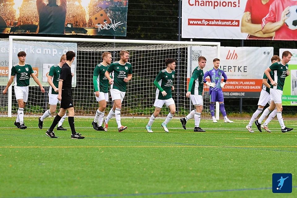 Jubelnder TUS Berge - Archivfoto -