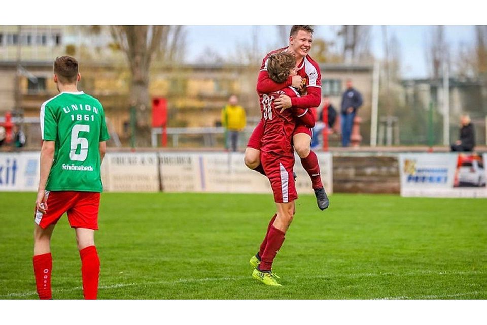 Der HSC-Nachwuchs (in rot) trifft im Finale auf den Halleschen FC.                F: Mario Keilwitz