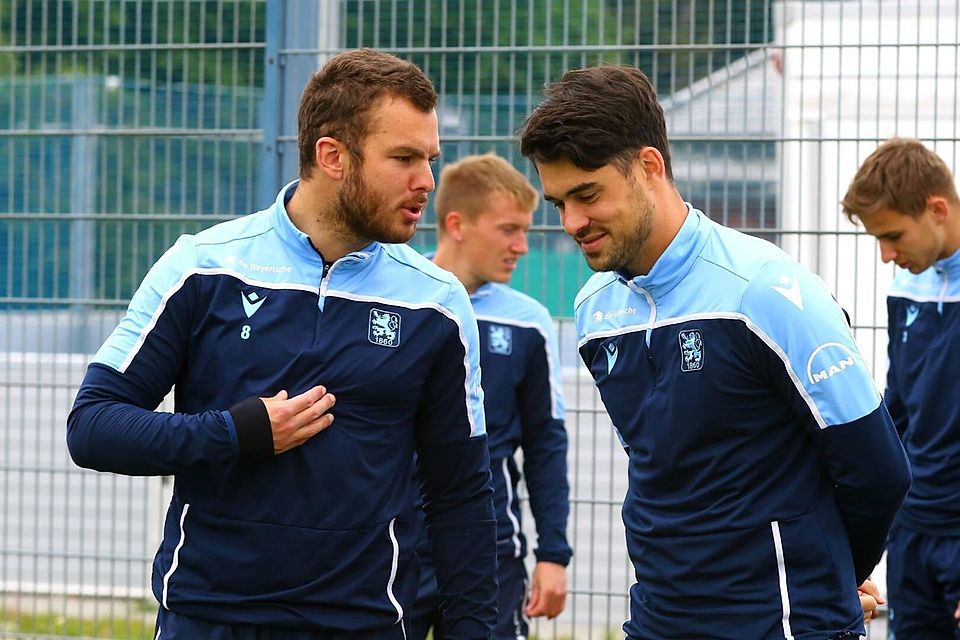 14.05.2020, TSV 1860 Muenchen, Training ,Simon Seferings (TSV 1860 Muenchen) mit Aaron Berzel (TSV 1860 Muenchen) *** 14 14.05.2020, TSV 1860 Muenchen, Training ,Simon Seferings (TSV 1860 Muenchen) mit Aaron Berzel (TSV 1860 Muenchen) *** 14