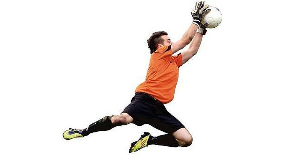 Fliegt für den Sieg: Colnrades Keeper Ole Grabowski hat den Ball immer ganz genau im Blick. Mit einer guten Leistung könnte er die Harpstedter Offensive ärgern.   Bild: Olaf Blume
