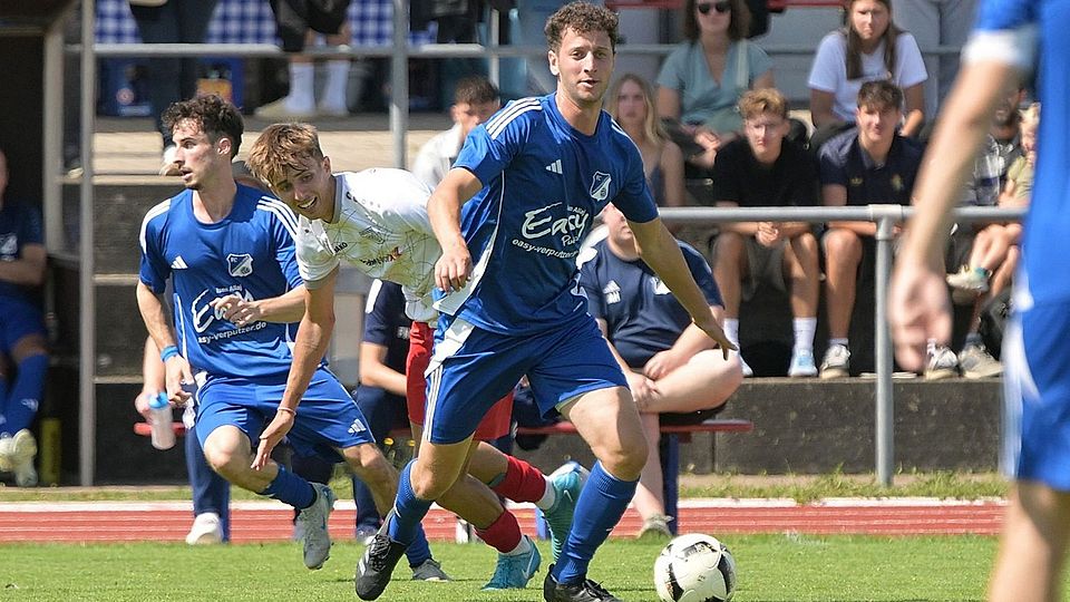 Beinahe zweistellig machte es der FC Oberhinkofen (in blau) gegen Riedenburg.