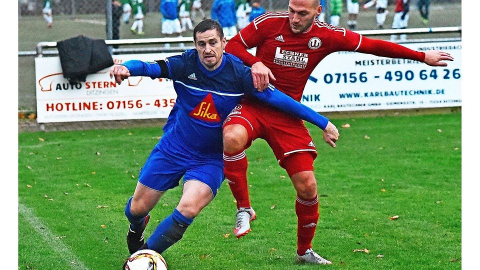 Die SC-Abwehr um Thomas Quast (links) hatte gegen die Weilheimer Offensivkräfte einen ziemlich schweren Stand. Foto: Günter E. Bergmann