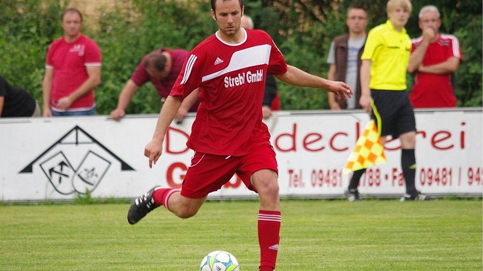 F: Markus Schmautz Tobias Schlauderer wechselte vom Zweitligaaufsteiger SSV Jahn Regensburg nach Pirkensee- Ponholz und soll nun den Verein in die Landesliga führen.