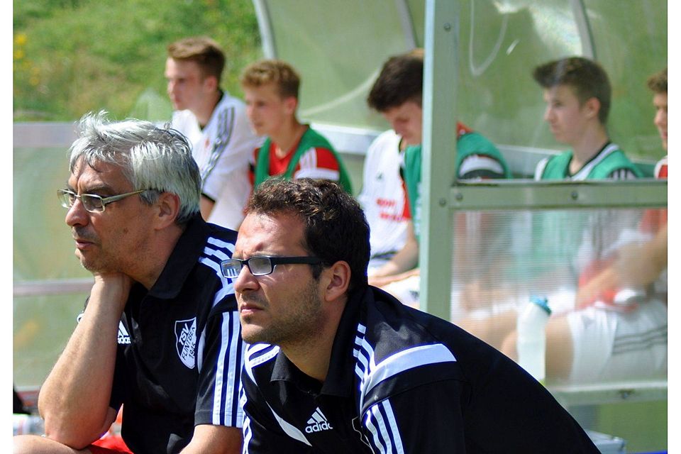 Auch gegen den VfR Neumünster will sich der TSV Flintbek um die Trainer Dennis Redmann und Uwe Asmussen zeigen! Foto: A. Mäder