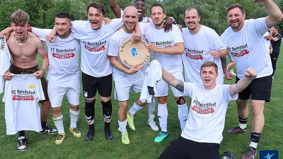 Vor wenigen Tagen noch die Meisterschaft in der A-Landau, aber jetzt hat der 1. FC Reichstorf keine Mannschaft mehr!