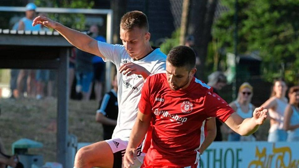 Im Bezirkspokal behielt der TSV (in Rot) gegen Lechtingen die Oberhand.    Kemme-Foto