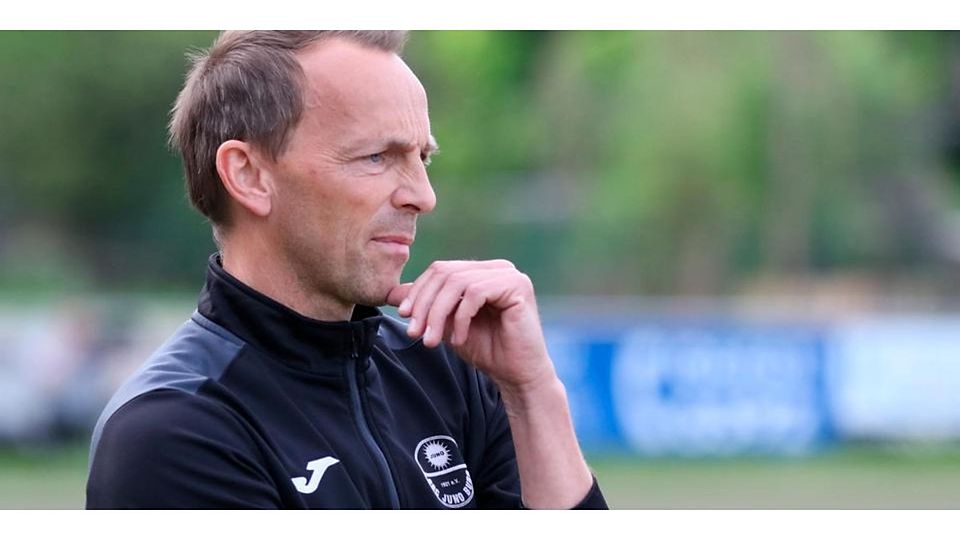 Findet kaum positive Worte für seine Mannschaft: Steffen Hardt, Trainer des Fußball-Verbandsligisten SSC Burg. (Archivbild) © SYSTEM