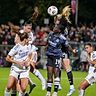 In der Mitte: Nicole Anyomi.