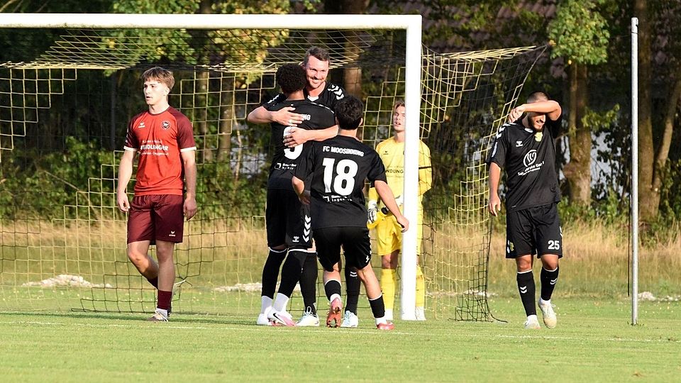 Der FC Moosinning (hier im Spiel gegen Eggenfelden) durfte auch gegen Kirchheim jubeln.