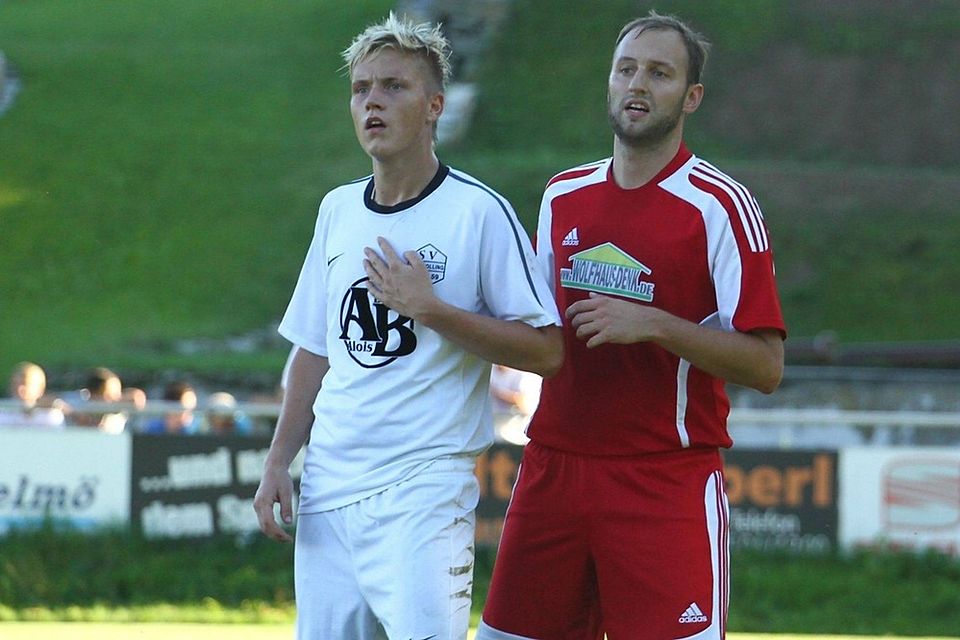 Treffen auch diesmal wieder aufeinander : Pollings Patrick Ehrenthaler (li.) und Fürstensteins Thomas Höfner            Foto : Karl-Heinz Hönl