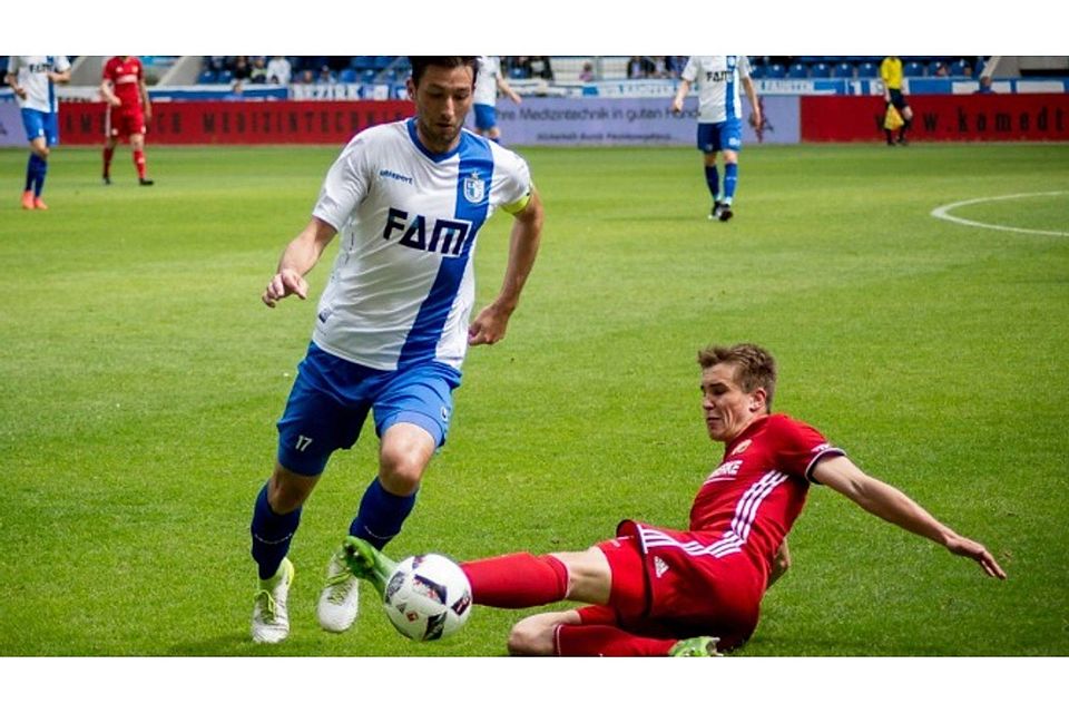 Der FCM (in blau-weiß) und Halberstadt spielen beide im DFB-Pokal.          F: Grote
