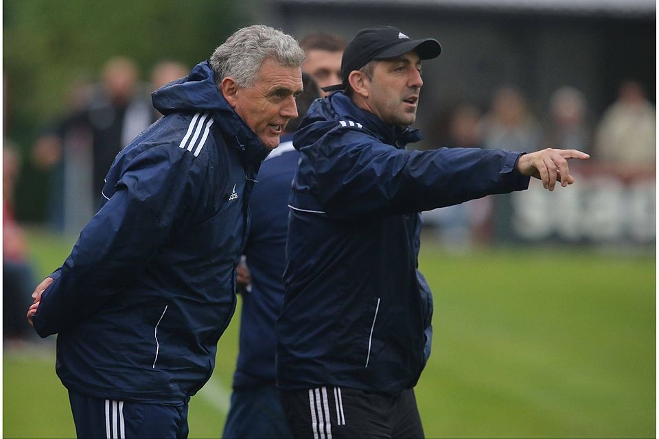 Das Team im Rückwärts- und nicht im Vorwärtsgang: Chefcoach Djuradj Vasic (li.) und Co-Trainer Ermin Melunovic sind gefordert. Foto: Rene Vigneron