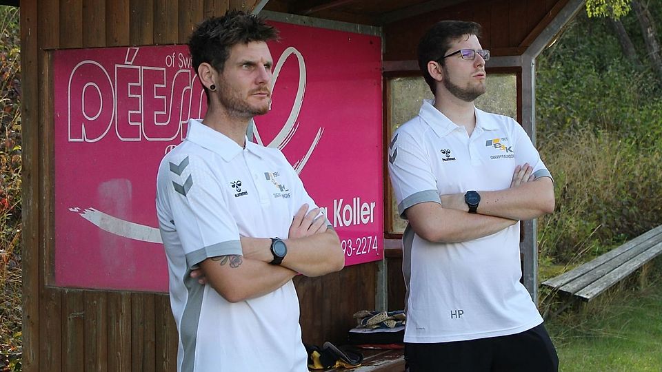 Daniel Meier (links) und Phil Hellmann unterstützen Cheftrainer Andreas Geiger, wo es nur geht.