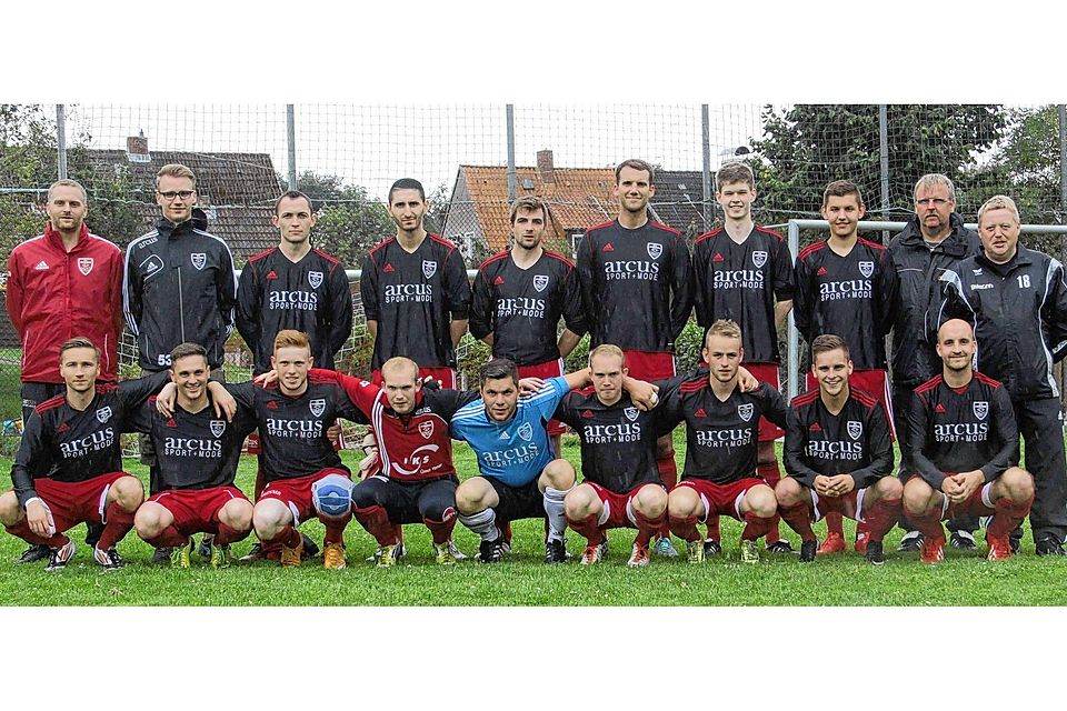 So sehen Sieger aus: Die Mannschaft des Itzehoer SV setzte sich gegen Münsterdorf durch.