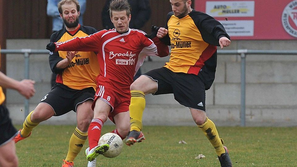 Kämpften sich spektakulär zurück: Die Balltreter des RSV Würges (hier in Schwarz-Orange) gaben sich auch in scheinbar aussichtsloser Lage längst nicht geschlagen. Archivfoto: Klein