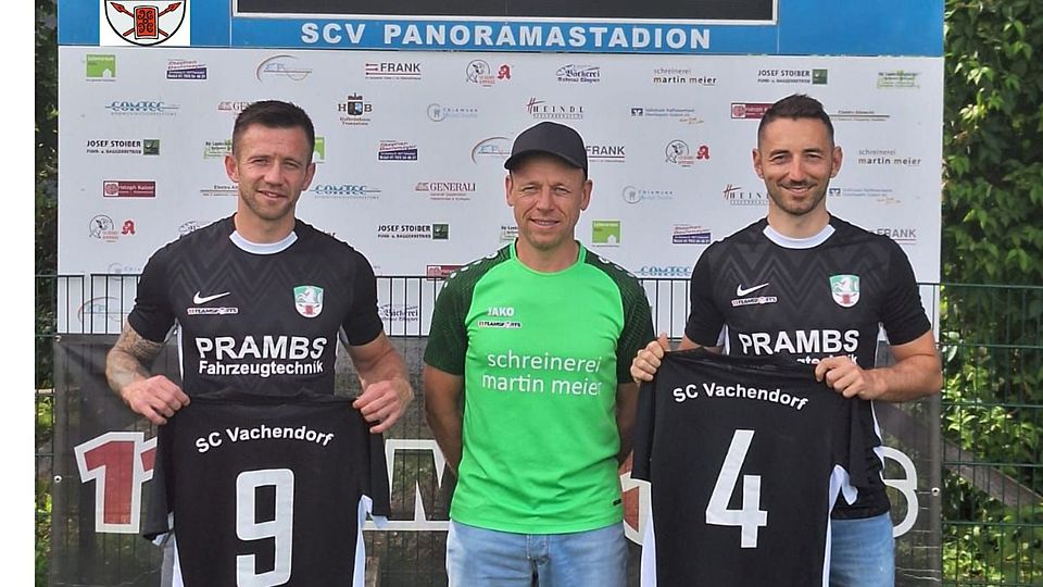 Wieder vereint beim SCV: Georg Klauser (links), Trainer Martin Meier und Tom Loferer (rechts).