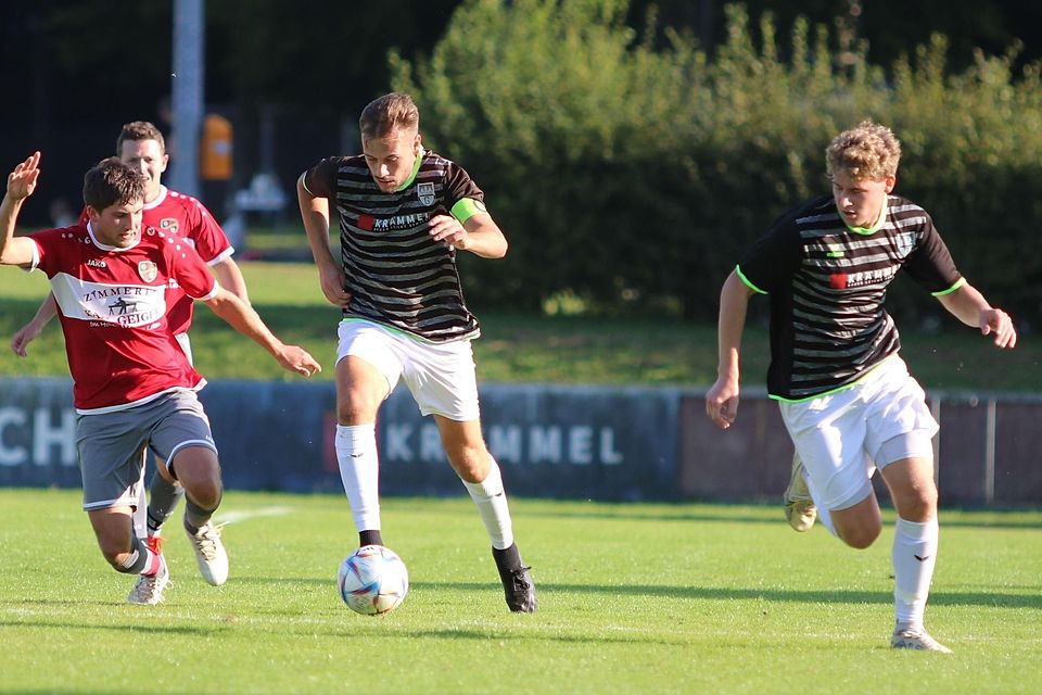 Hatten maßgeblichen Anteil am 3:1-Testspielsieg der Geretsrieder U23:  Marc Thiess (Mi.) und Thomas Schnaderbeck (re.).