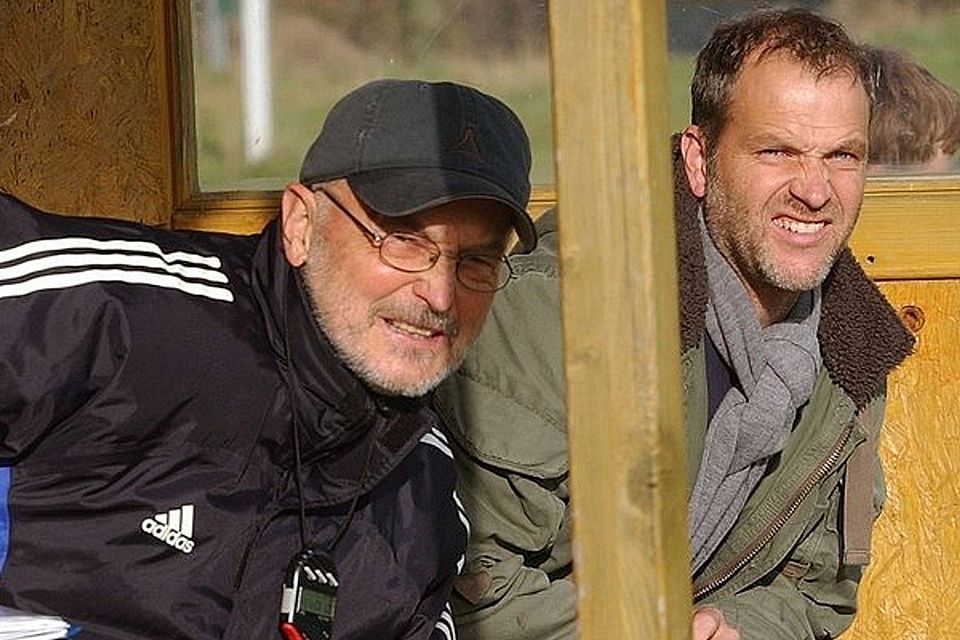 Höchbergs Trainer Thomas Karl (re. - neben dem TGH-Sportbeauftragten Rudi Hußlein) musste vom eigentlichen Saisonziel abrücken. F: Meier