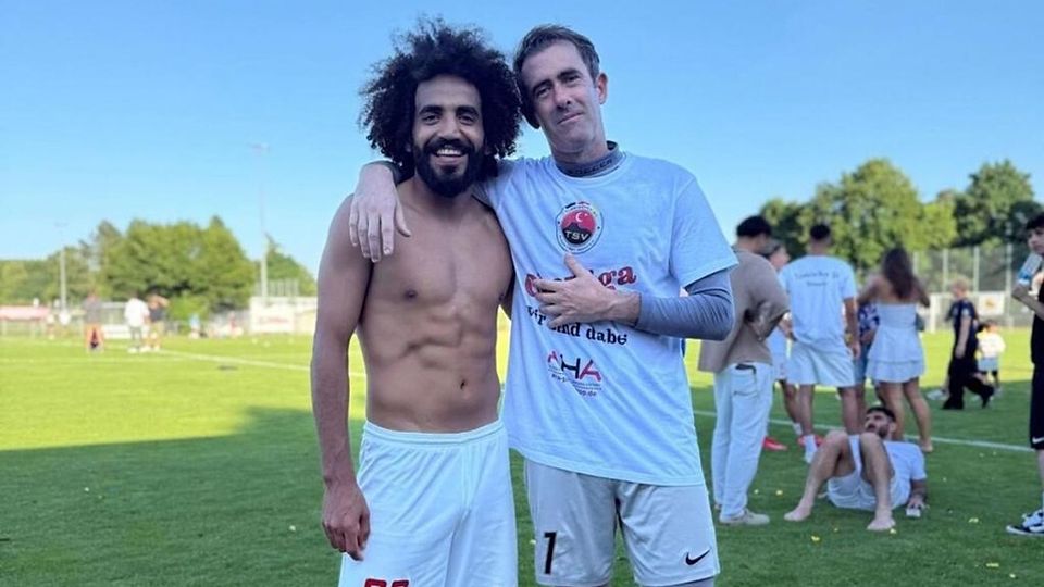 Christian Mendes (rechts) strahlt mit Kollege Yahya Zidan um die Wette.