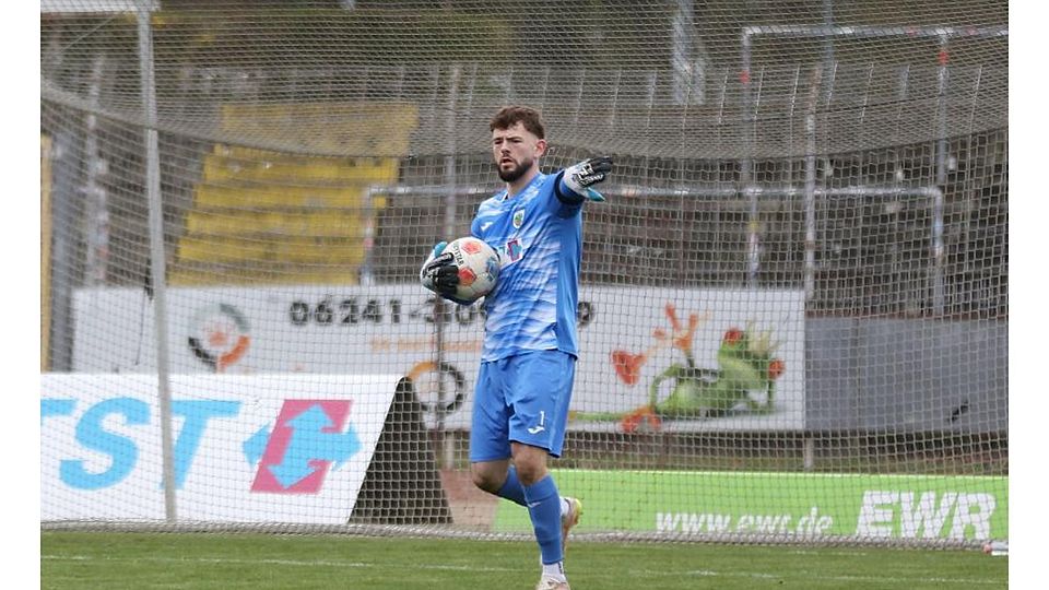Stammtorwart auf dem Sprung: Nach Luca Pedretti im vergangenen Sommer verlässt nach dieser Spielzeit mit Tobias Edinger (im Bild) die nächste unumstrittene Nummer eins das Wormatia-Gehäuse. 	Foto: Christine Dirigo/pakalski-pres