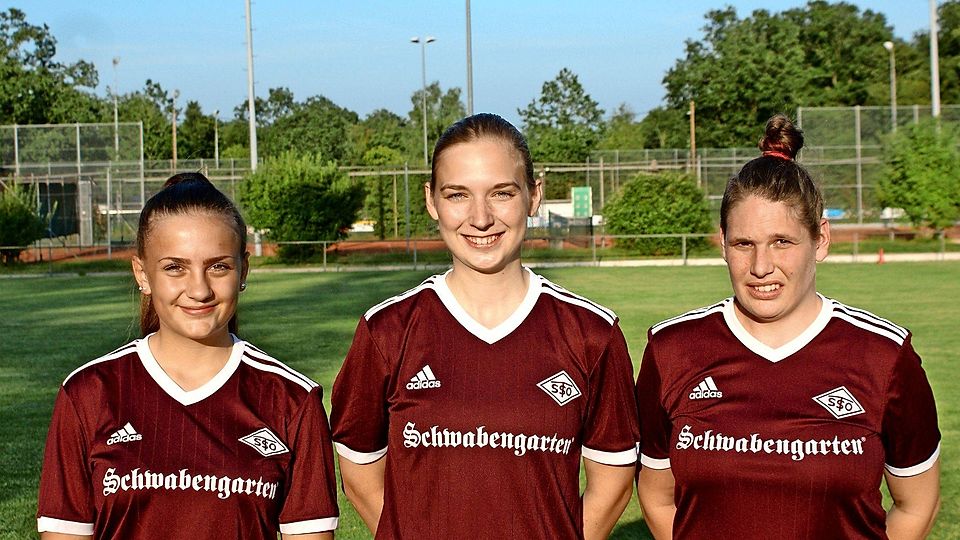 Die neuen Spielerinnen der Spvgg Ost - Patrizia Mollo, Selina Stenzel und Ann-Katrin Renner (von links) - freuen sich auf den Saisonstart.