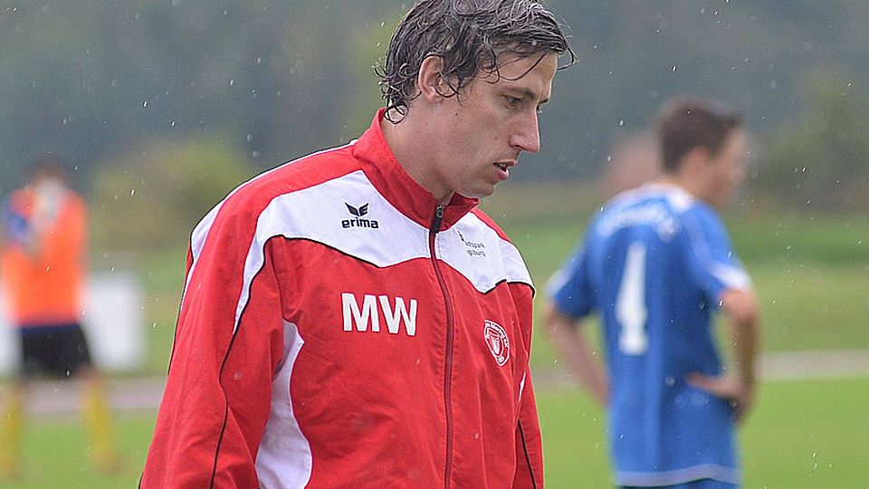 Für Merings »Reserve«-Coach Martin Weiderer ist die Partie gegen den Kissinger SC II etwas Besonderes.  Foto: Peter Kleist