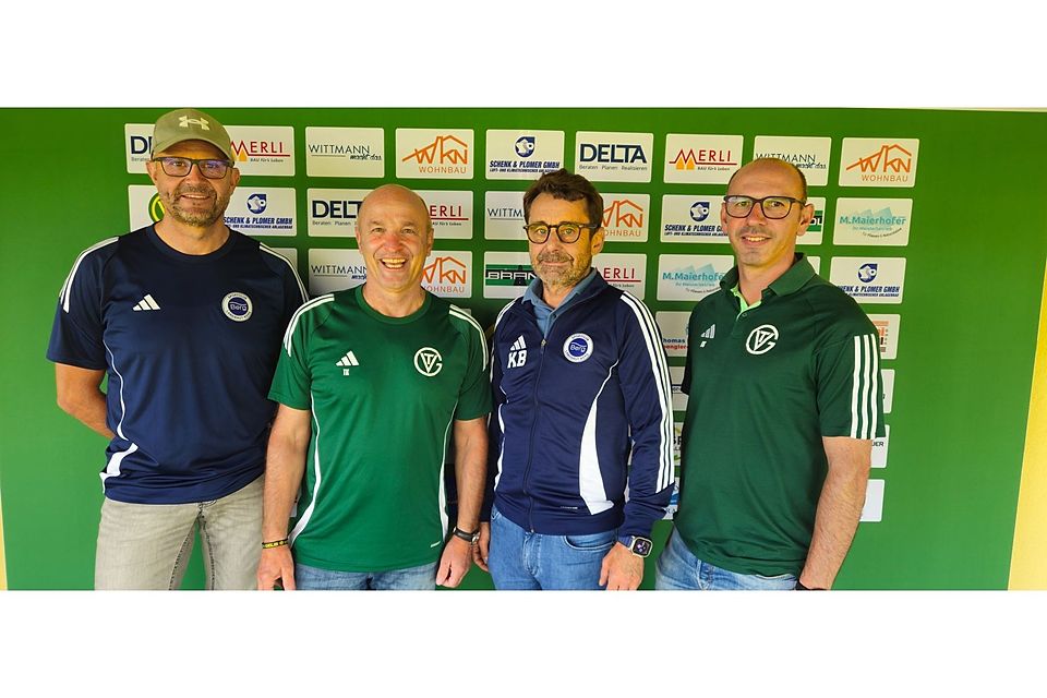 von links nach rechts: Jugendleiter SC Landshut-Berg Bernie Furtmair, TVG-Abteilungsleiter Tom Ertl, Vorstand LA-Berg Karl Heinz Brunner, TVG-Großfeldkoordinator Daniele Soffietti