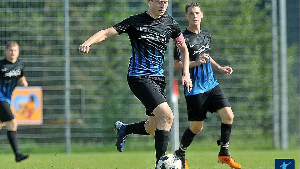 Julian Luger (vorne) gehört zu den Führungsfiguren beim FC Obernzell-Erlau. 