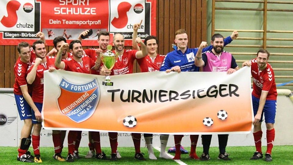 Der FC Eiserfeld holte sich den Sport-Schulze-Cup des SV Fortuna Freudenberg.   Fotos: juka