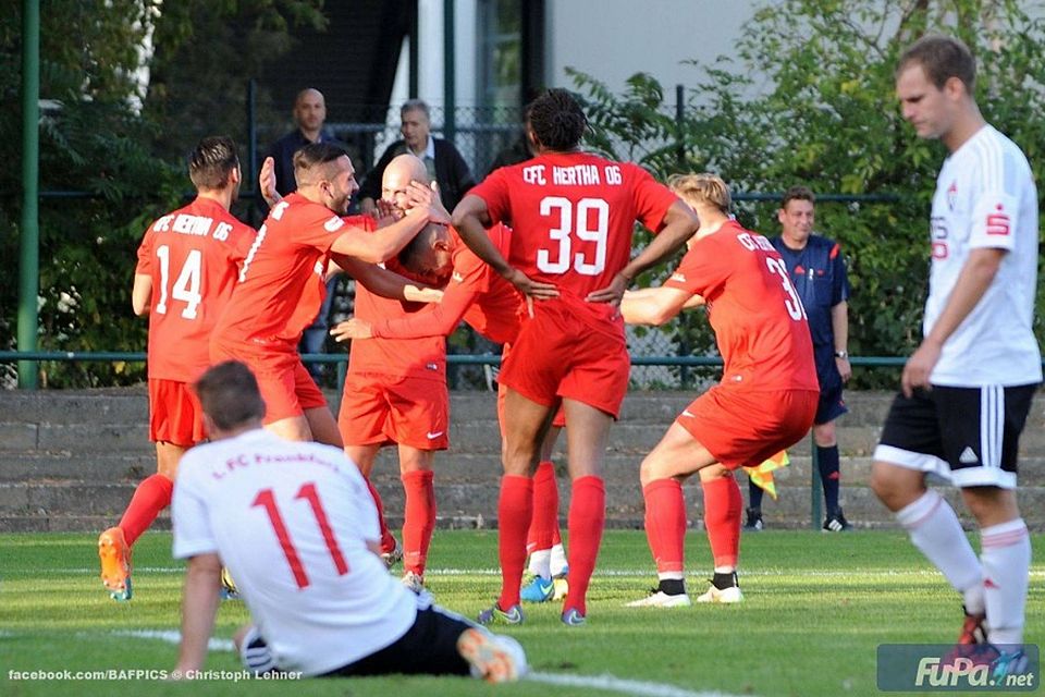 Der CFC Hertha 06 gewinnt am 7. Spieltag mit 3:0 gegen den 1. FC Frankfurt und feiert den ersten Saisonsieg. Foto: Christoph Lehner