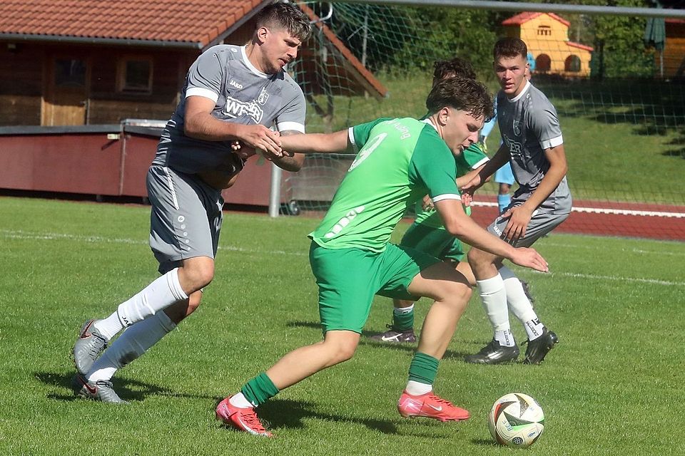 Der SV Aubing (grüne Trikots) startet am Sonntagnachmittag in die Landesliga-Saison.