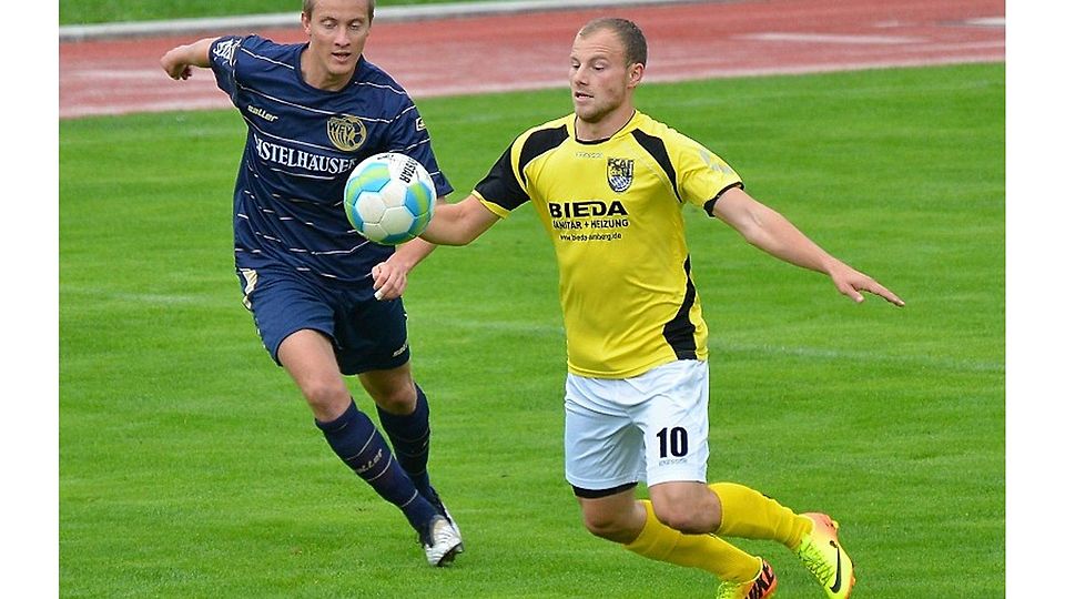Den nächsten Dreier im Visier hat der FC Amberg (in Gelb) beim SV Erlenbach. F: Christian Eberhardt