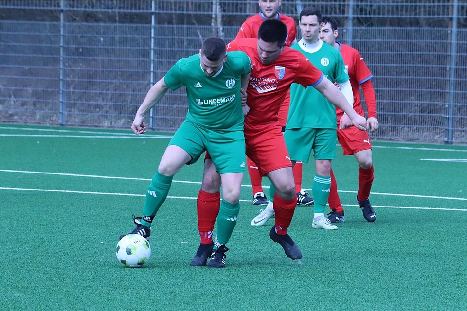 Tobias Pape im Zweikampf mit Jan-Hinnerk von Essen