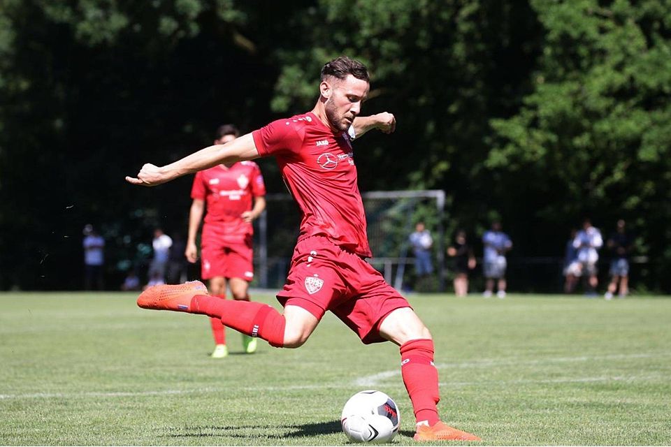 Lukas Kiefer: Der Kapitän des VfB Stuttgart II befindet sich auf Vereinssuche. Lukas Kiefer: Der Kapitän des VfB Stuttgart II befindet sich auf Vereinssuche.