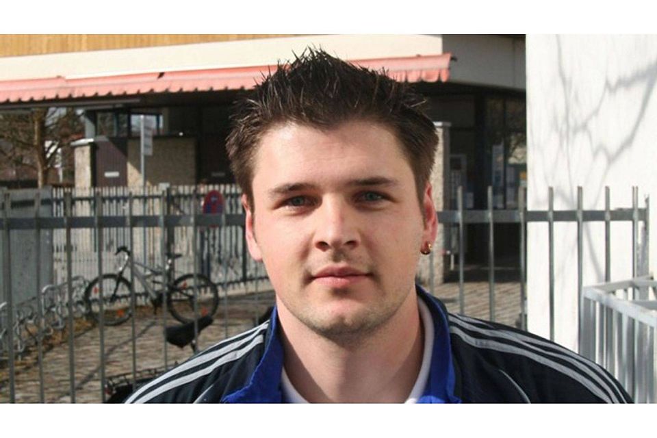 Spielertrainer Hansi Schneider vom SV Münsing verpasste knapp den Ausgleich für sein Team.