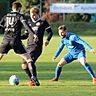 Der VfL Klafeld-Geisweid (schwarze Trikots) und die SG Mudersbach/Brachbach können sich freuen. Die beiden Teams gehen in der nächsten Saison in der Bezirksliga an den Start.