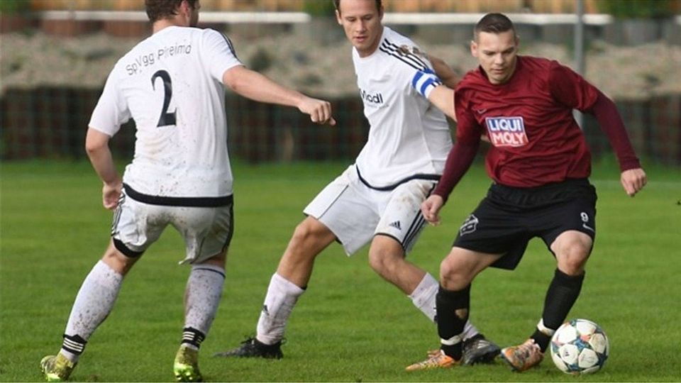 Der SC Kreith/Pittersberg zeigte vollen Körpereinsatz, unterlag aber starken Gäste aus Pfreimd mit 1:3.  Foto: Baier