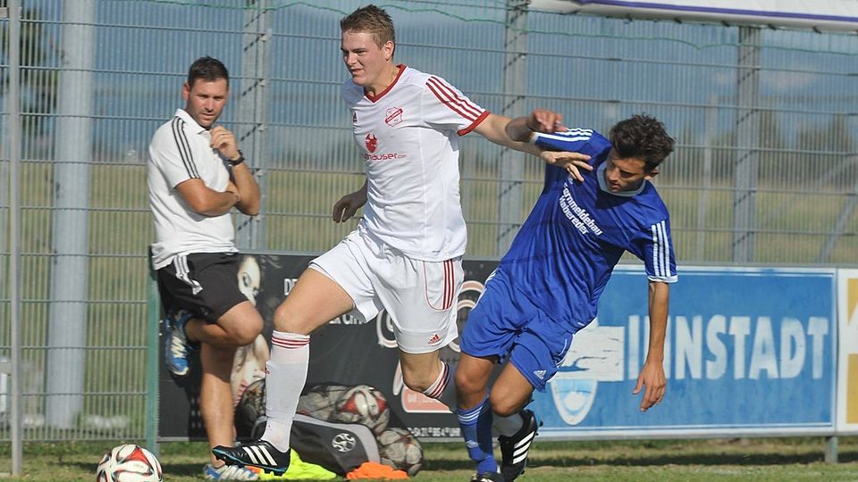 Zuletzt behielt der FC Salzweg (in weiß) im Ligaduell gegen Tiefenbach klar die Oberhand. Im Totopokal wollen die Tiefenbacher den Spieß umdrehen. F: Geisler