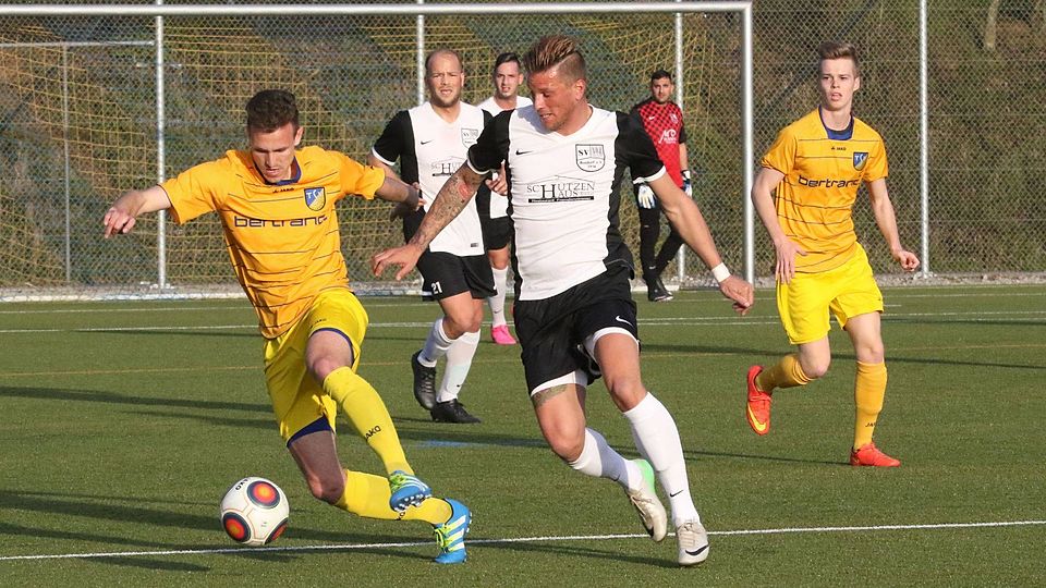 Zu viele Erste-Mannschafts-Spieler im Einsatz? Der TSV Ehningen II (gelbe Trikots) gegen den SV Bondorf im Pokalspiel Foto: Bäuerle