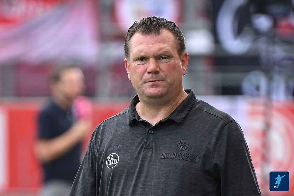 Uwe Koschinat erwartet ein Pokalduell auf Augenhöhe.