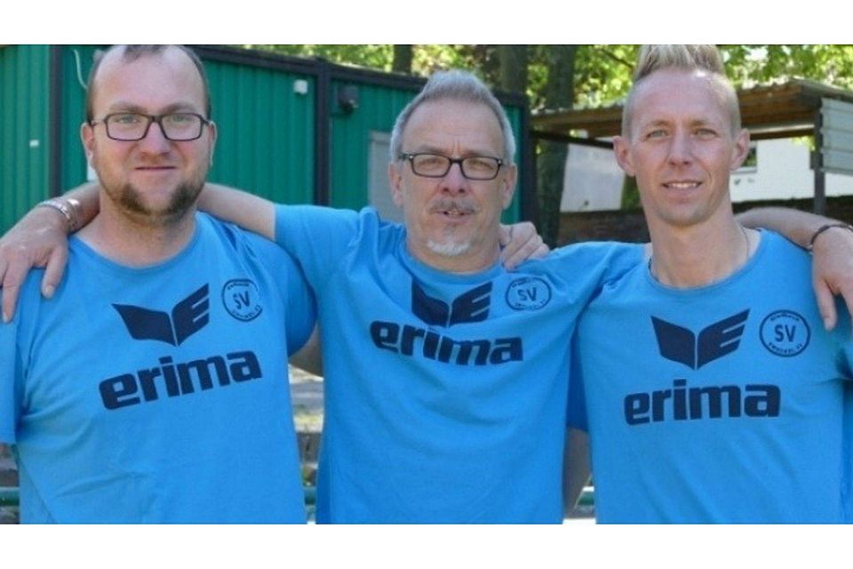 Sie sollen den Neuaufbau der zweiten Mannschaft des SV Zweckel leiten (v.l.): Betreuer Matthias Düing, Chefcoach Karl Englich und Co-Trainer Christian Greve.