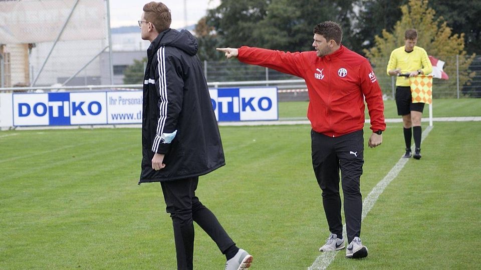 Die Chamer U17-Trainer Thomas Polster (re.) und Thomas Adlhoch sind trotz des aufgrund der Quotientenregel verlorenen ersten Tabellenplatzes stolz auf ihr Team. 